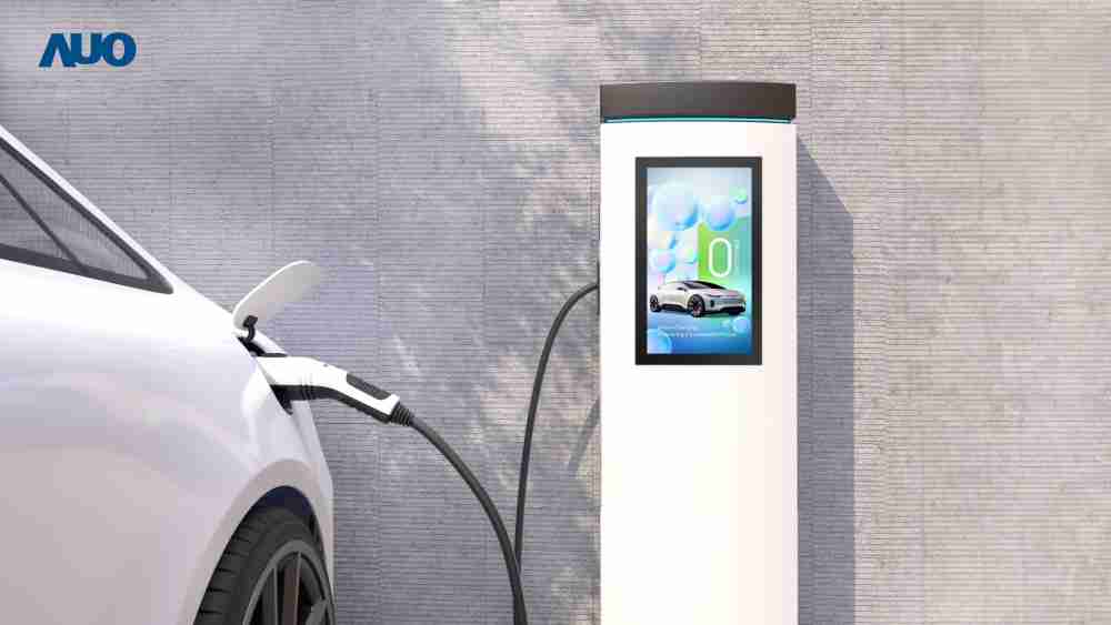 友達〝EVSE車用充電樁解決方案〞專為電動汽車充電樁設計，，具有高亮度、、、克服戶外艱難環境的耐溫、、、耐紫外線等特性，，並搭載散熱性及擴充性強的高效能工業電腦，，可實現人機互動訴求，，，如資訊顯示、、、、支付等應用