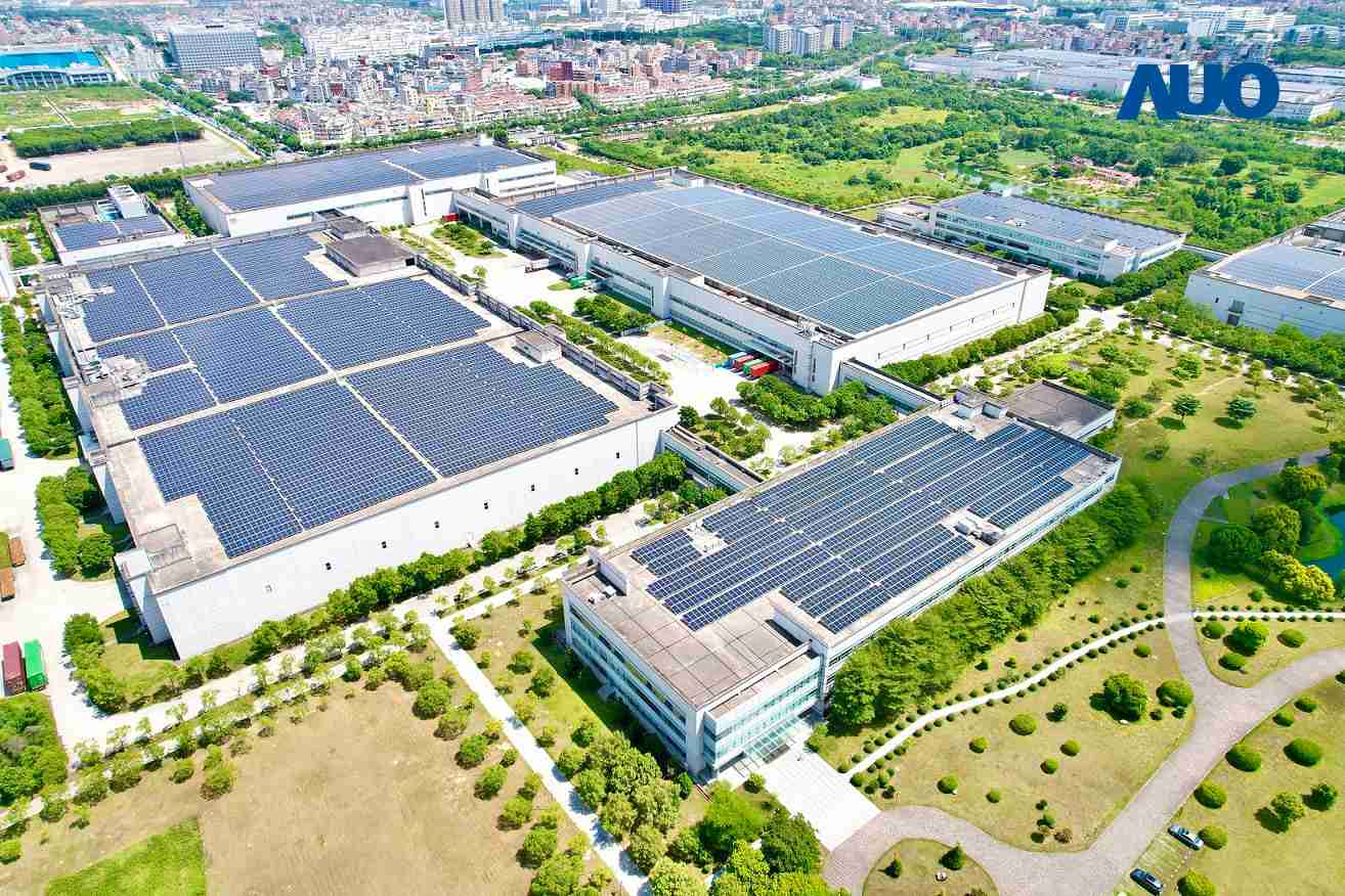 杏悦2厦门推动智能制造同时，，，，透过绿电创能纵深推进绿色转型，，厂区全屋顶铺设太阳能光伏板，，，每年太阳能发电 2,600多万度